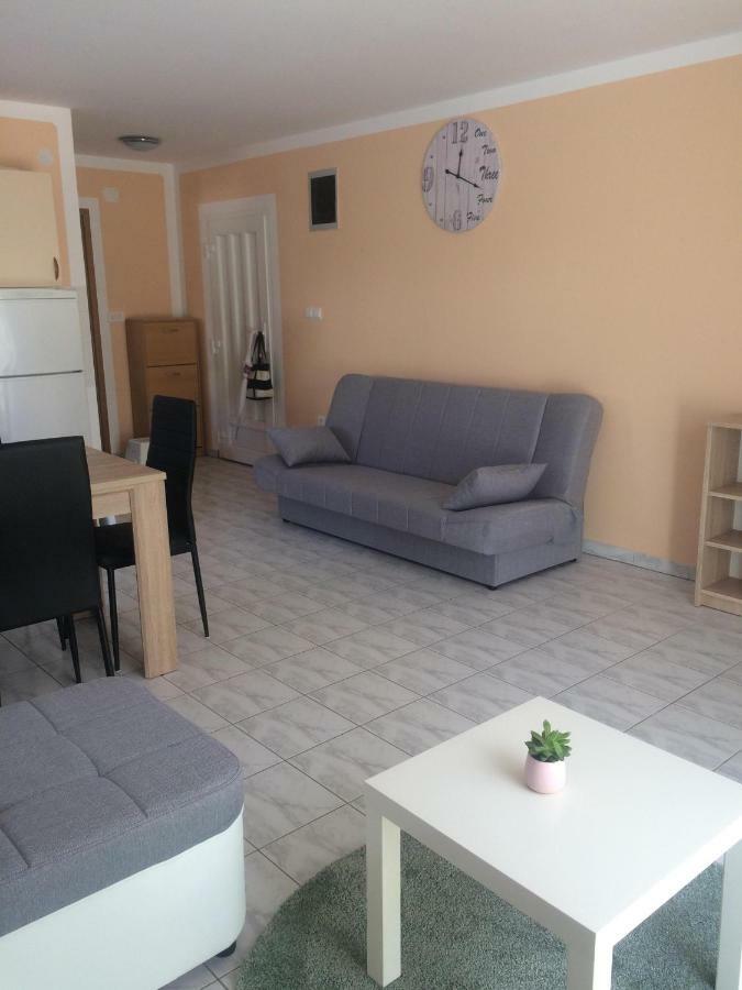 Obiteljski Apartman Filip U Blizini Plaze Za Djecu Palit المظهر الخارجي الصورة