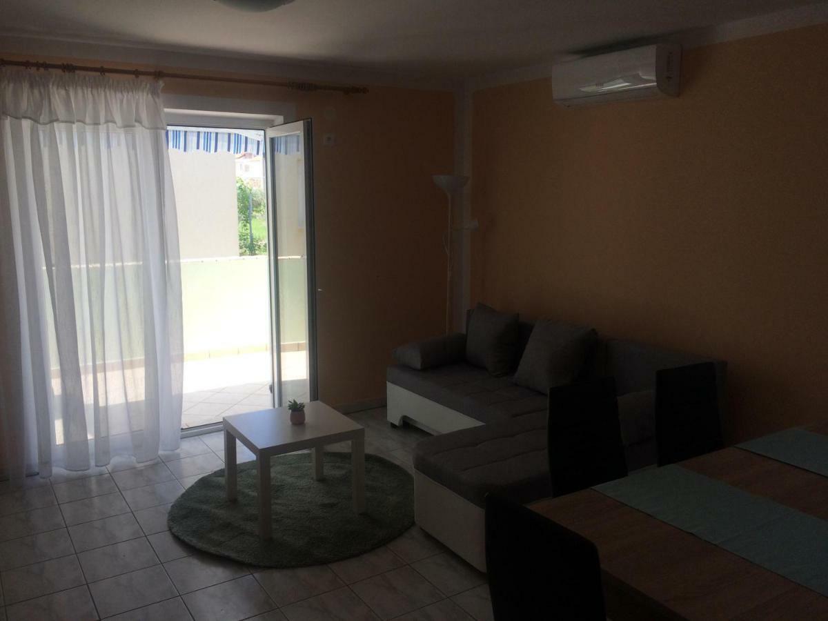 Obiteljski Apartman Filip U Blizini Plaze Za Djecu Palit المظهر الخارجي الصورة